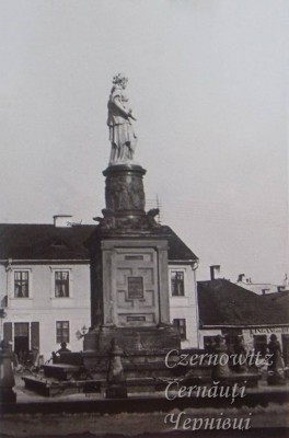 Пам'ятник Австрії (встановлено в 1875 році, скульптори Карл Пеккарі та Карл Морак, демонтовано в 1919 році). Фото ≈ 1900 року.jpg